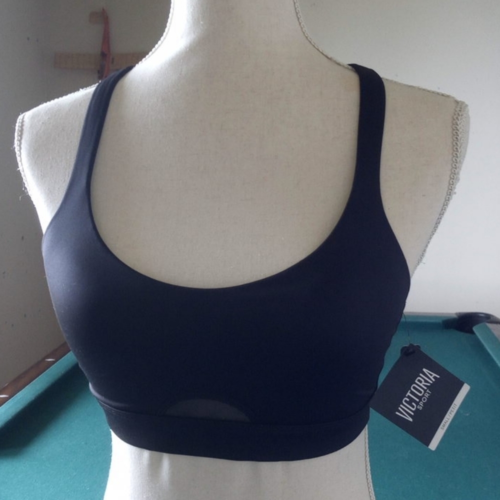 Victoria Sport lightly lined sports bra size small
